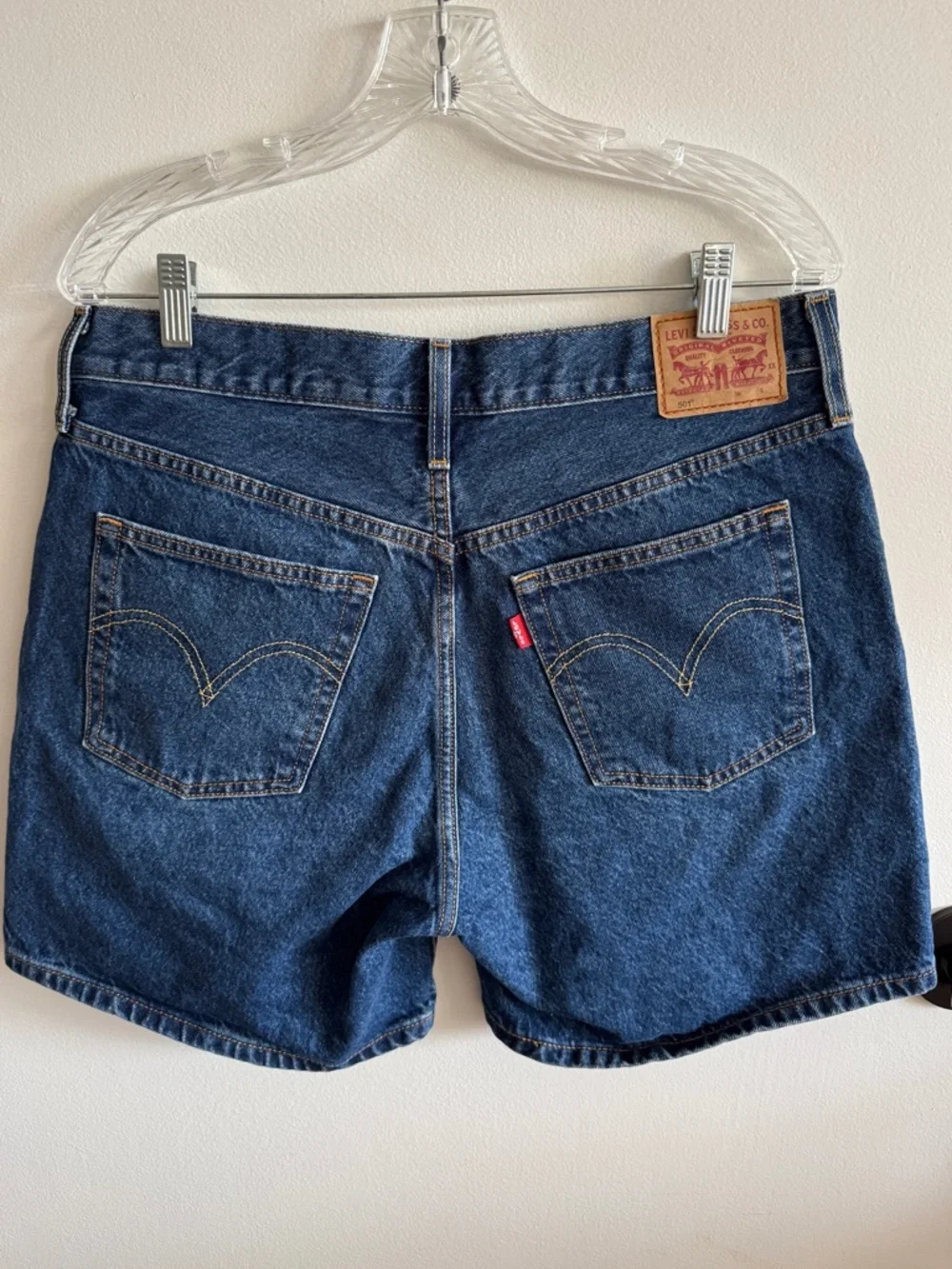 Levi's Women’s 100% Cotton Dark Wash Button Fly Denim Shorts Jorts Size 31 - Picture 11 of 11